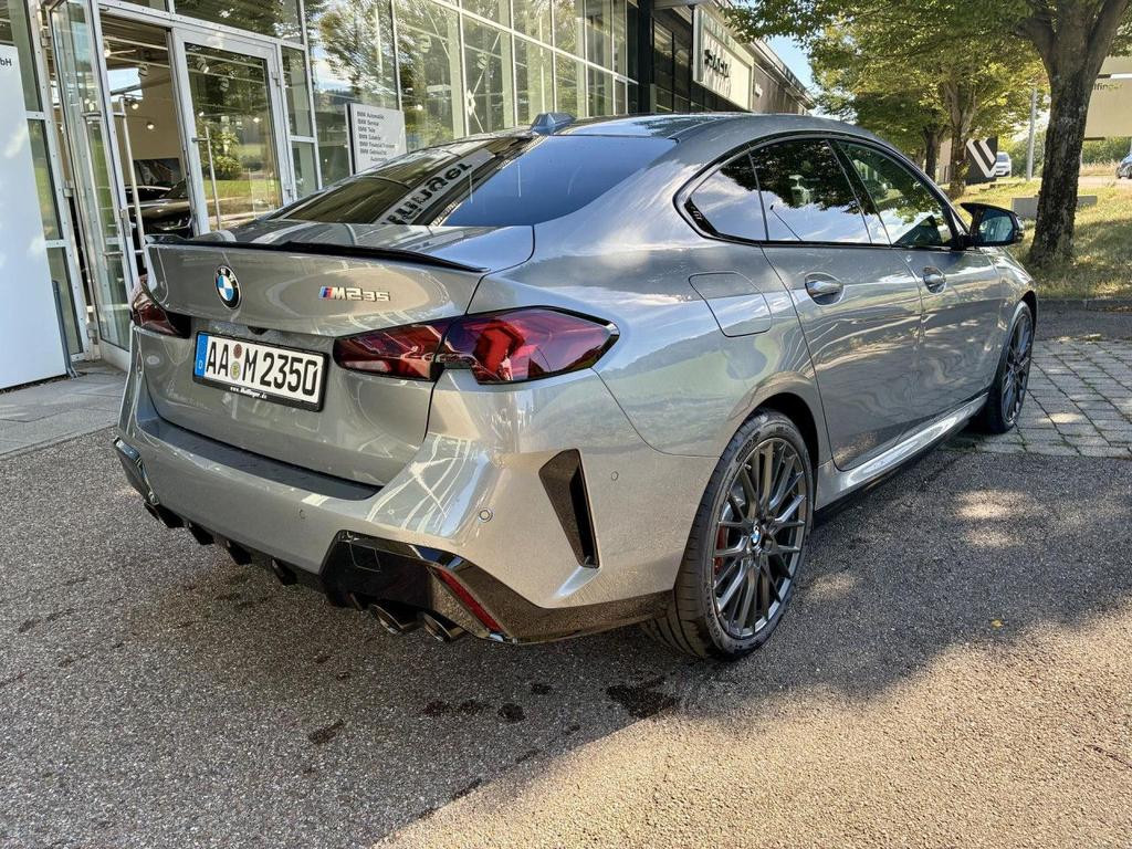 BMW M235