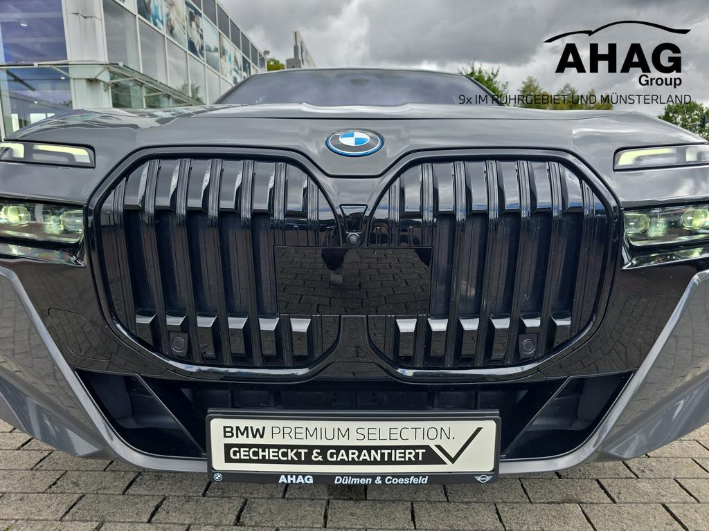 BMW i7