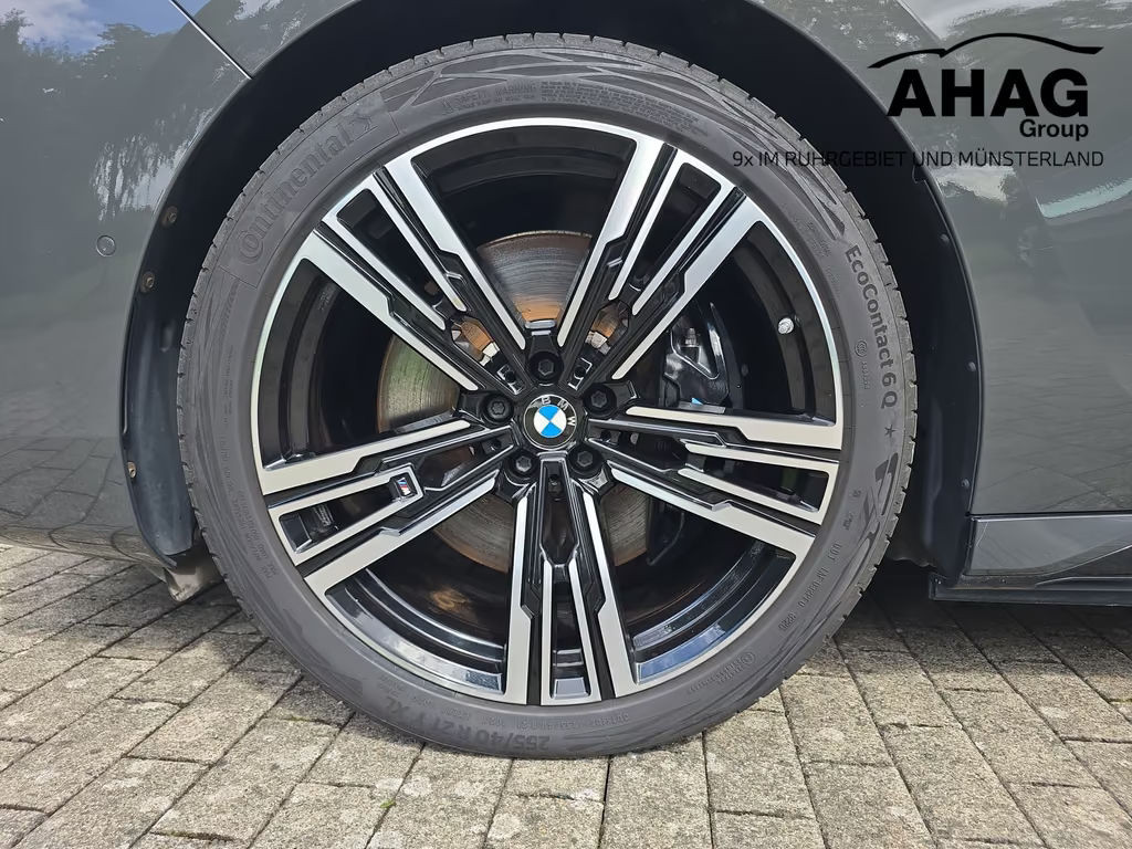 BMW i7