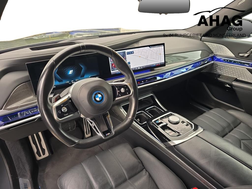 BMW i7