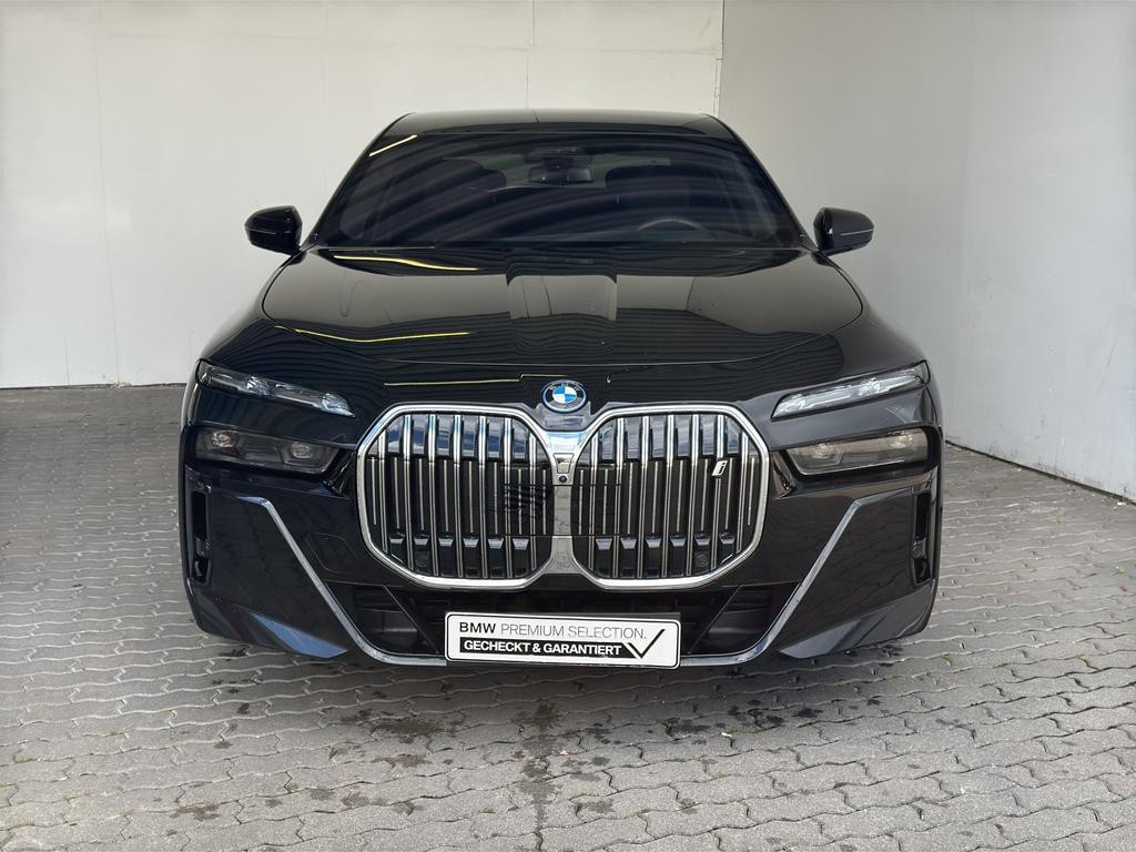 BMW i7