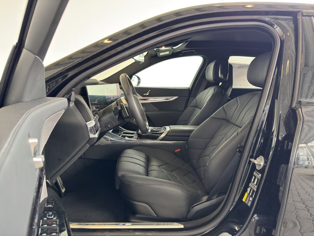 BMW i7