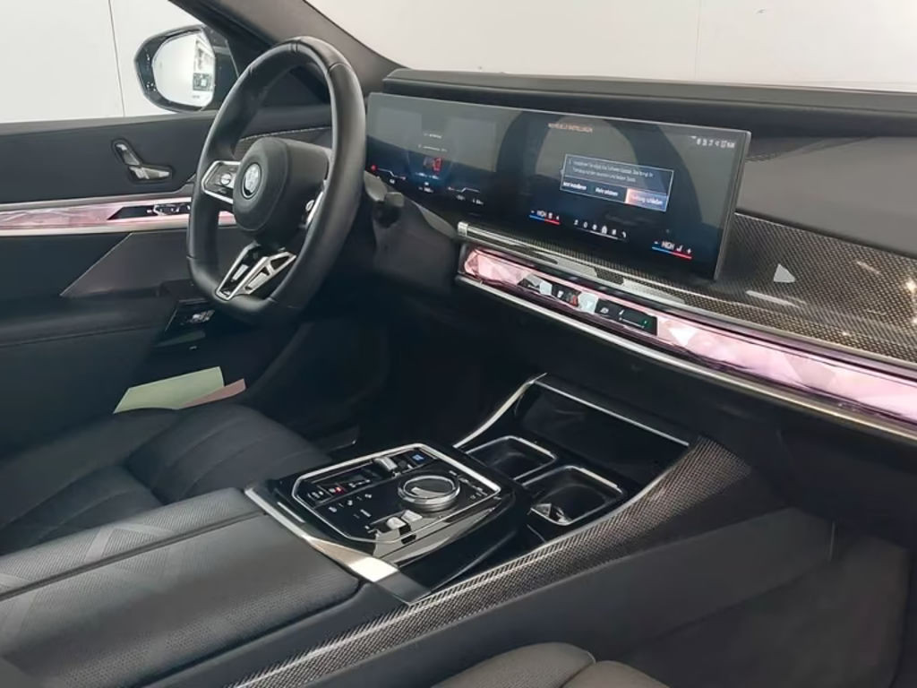 BMW i7