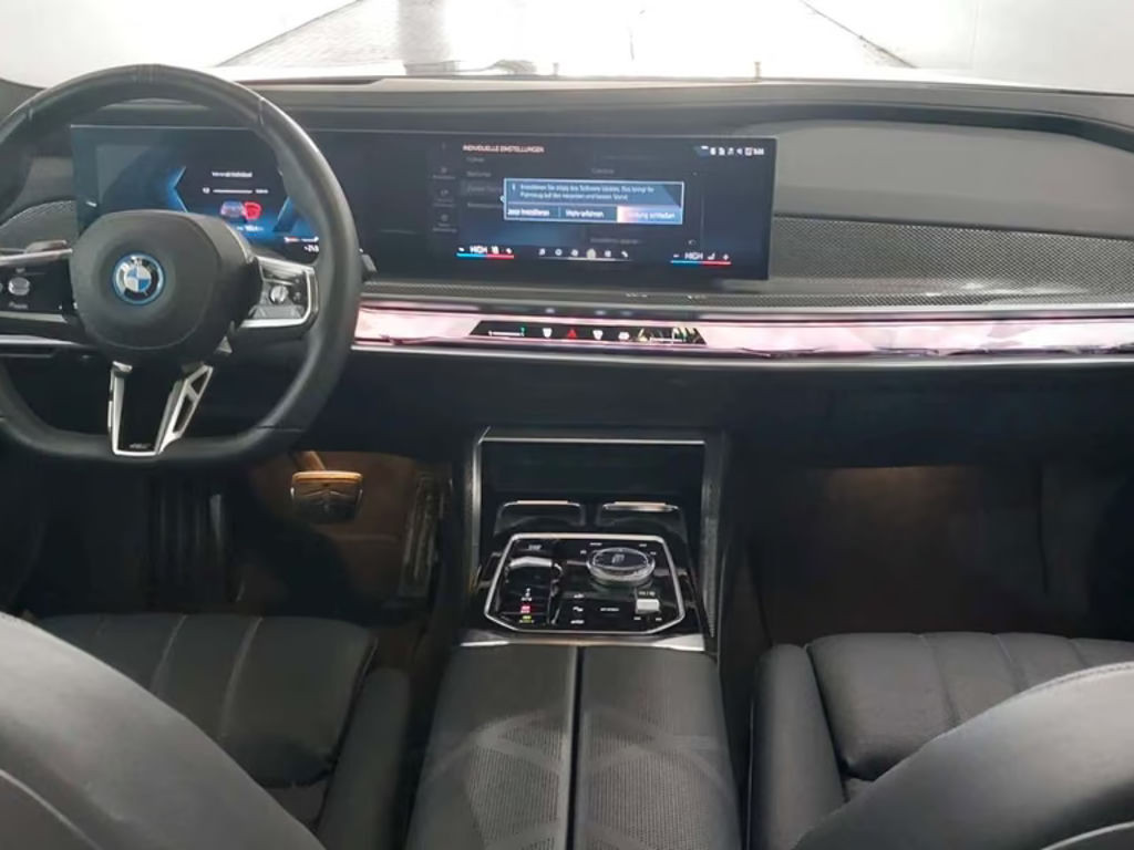 BMW i7