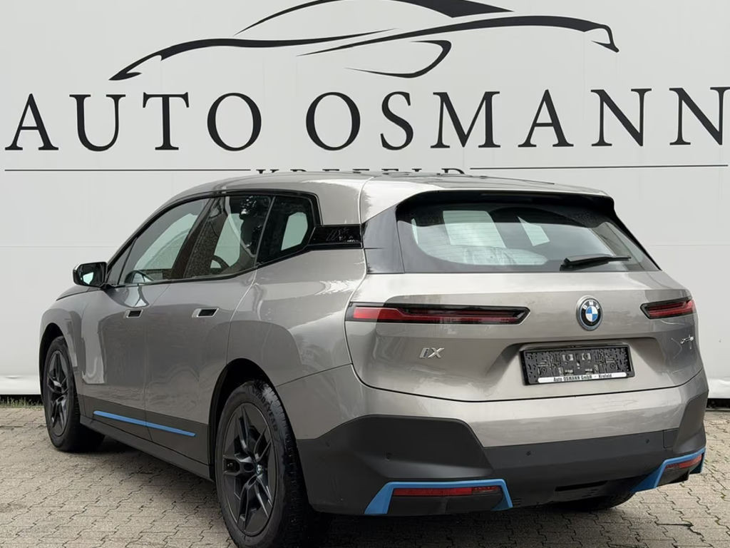 BMW iX