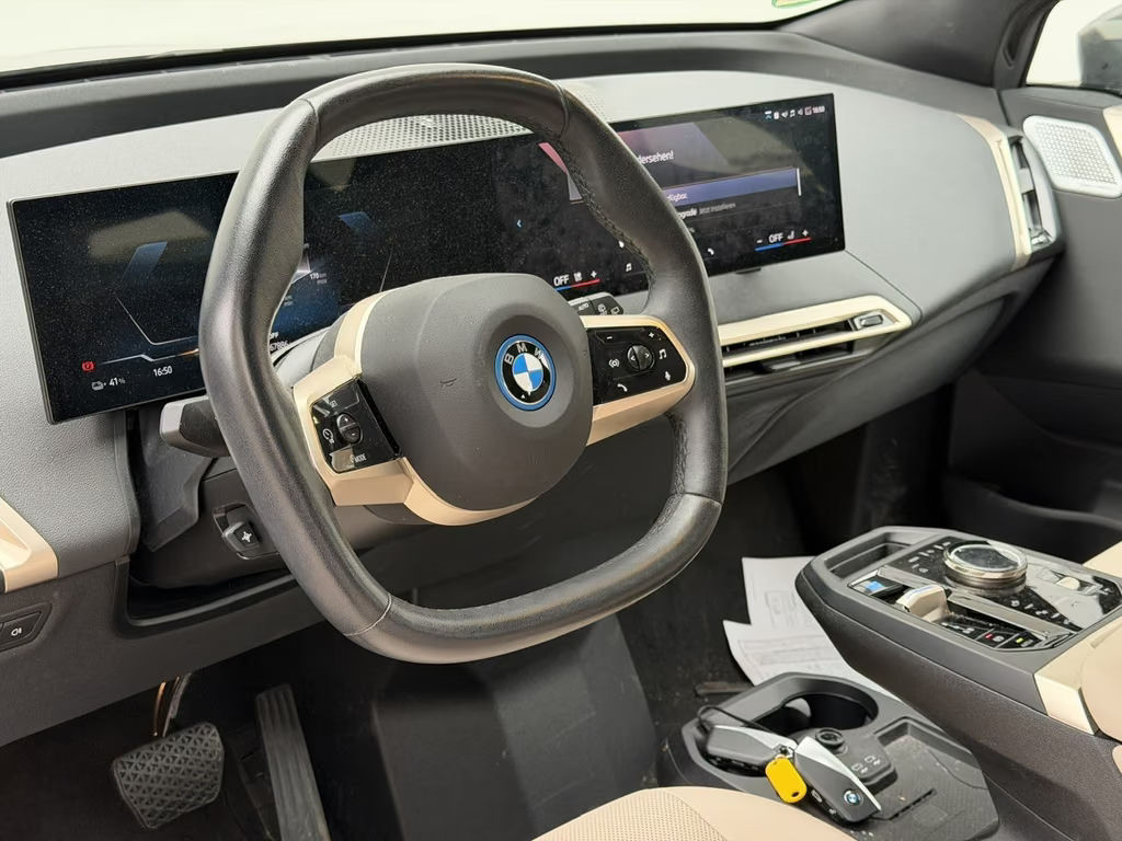 BMW iX