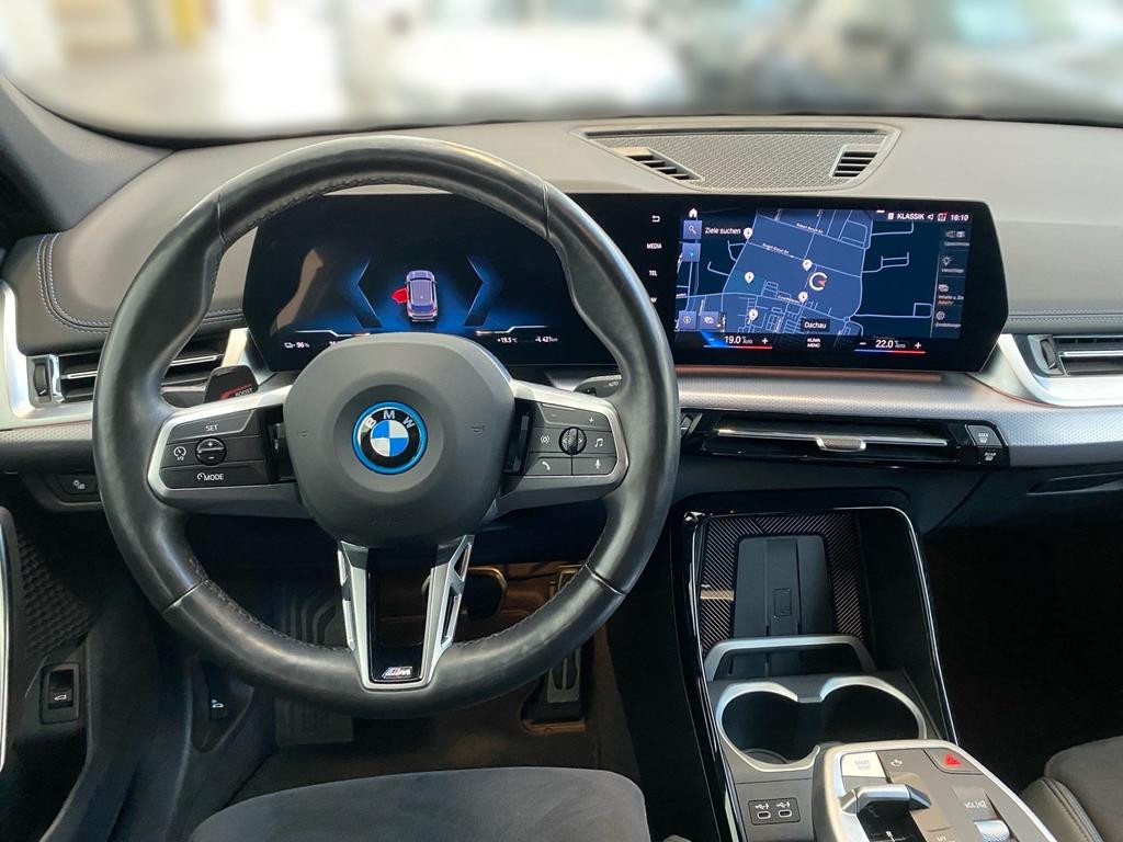 BMW iX1