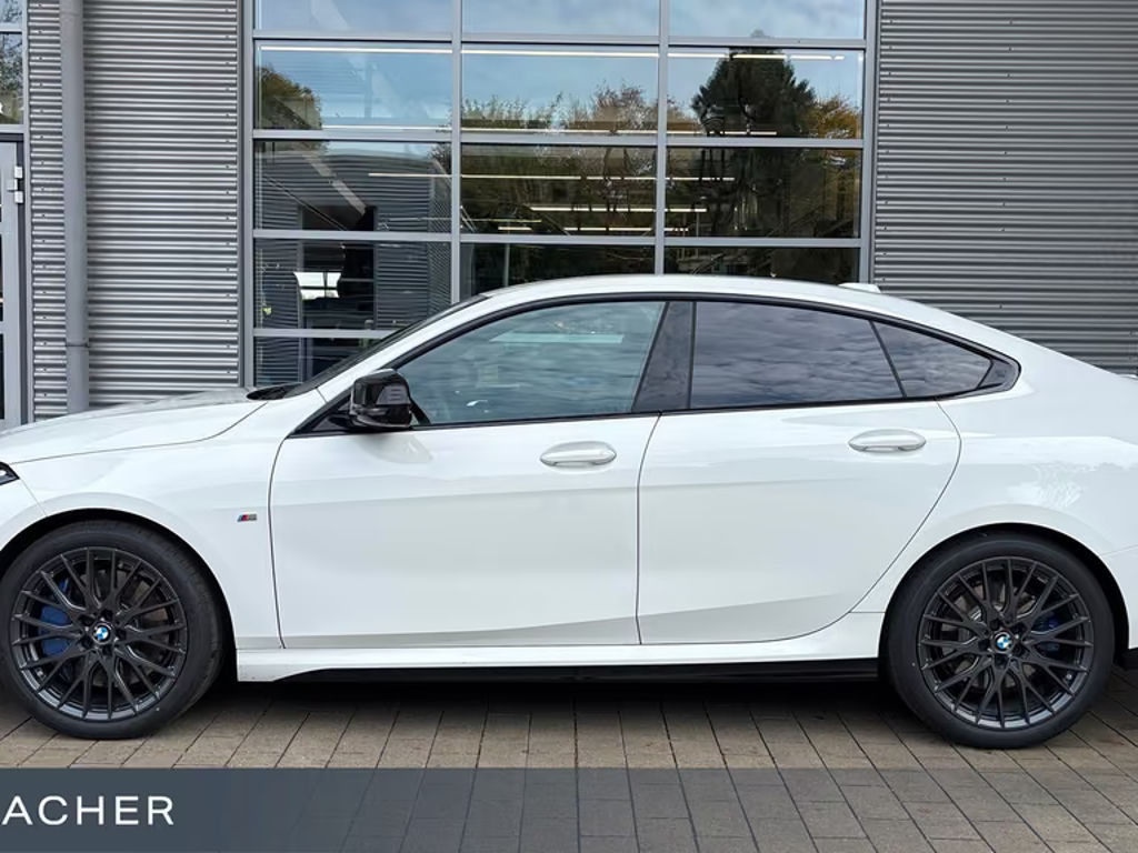 BMW M235