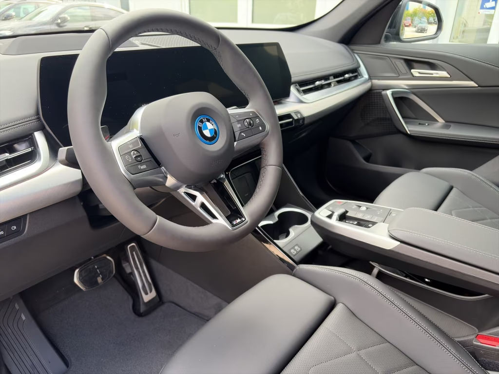BMW iX1