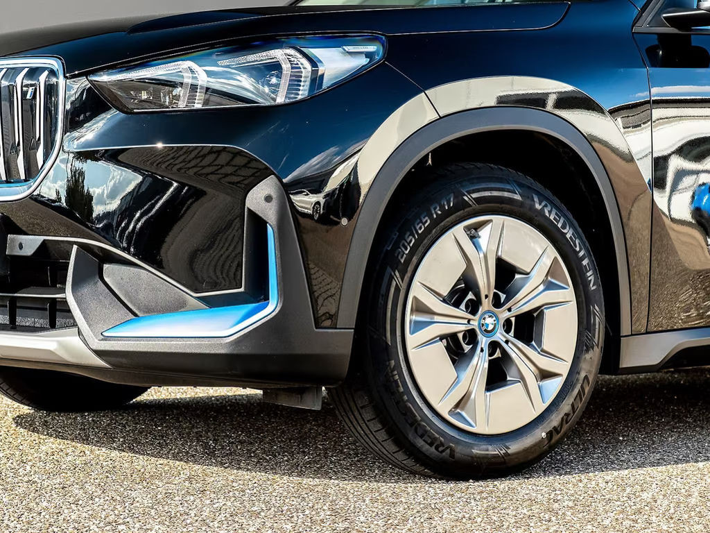 BMW iX1