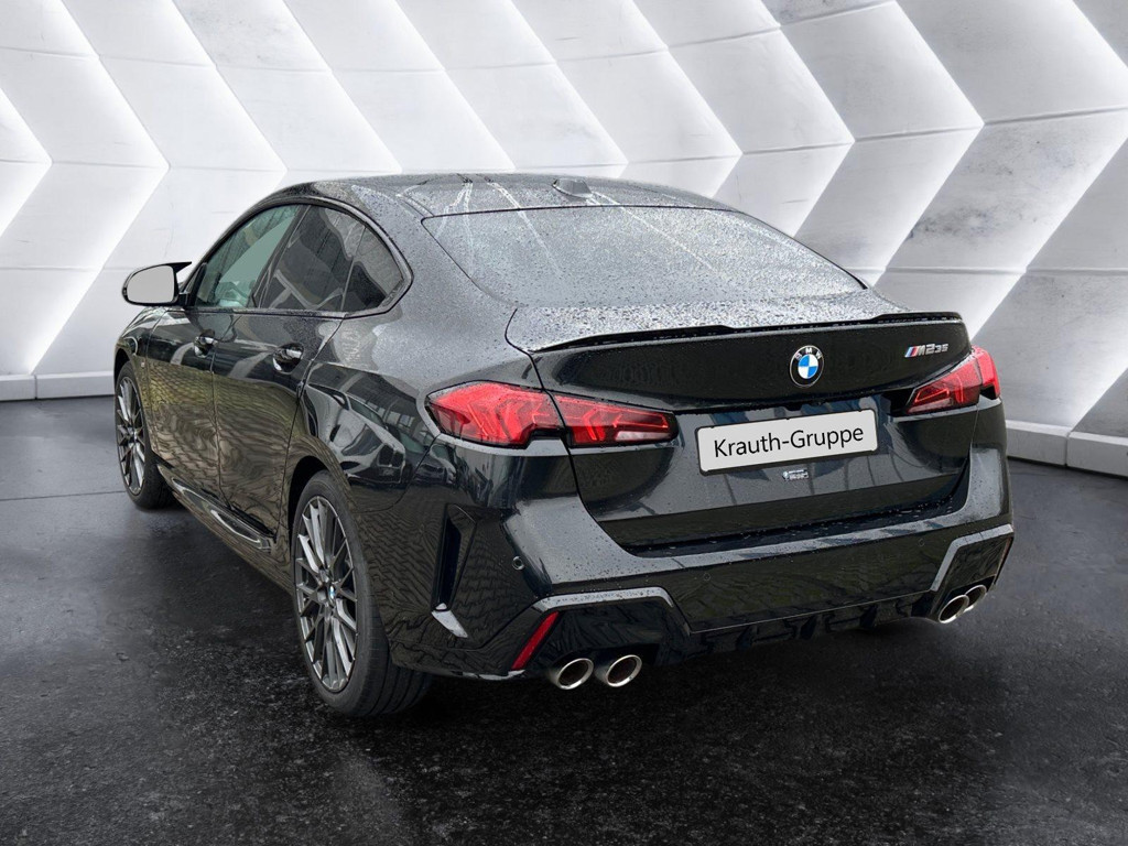 BMW M235