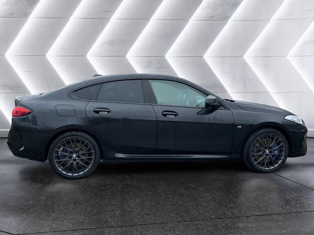 BMW M235