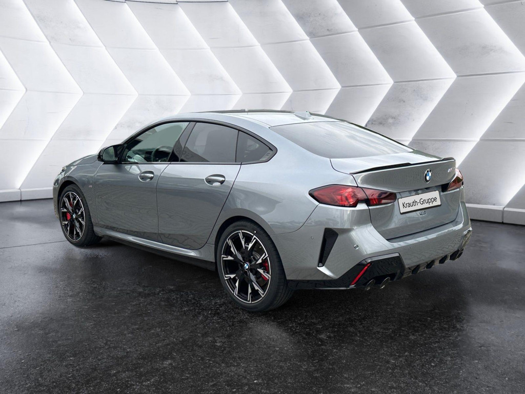 BMW M235