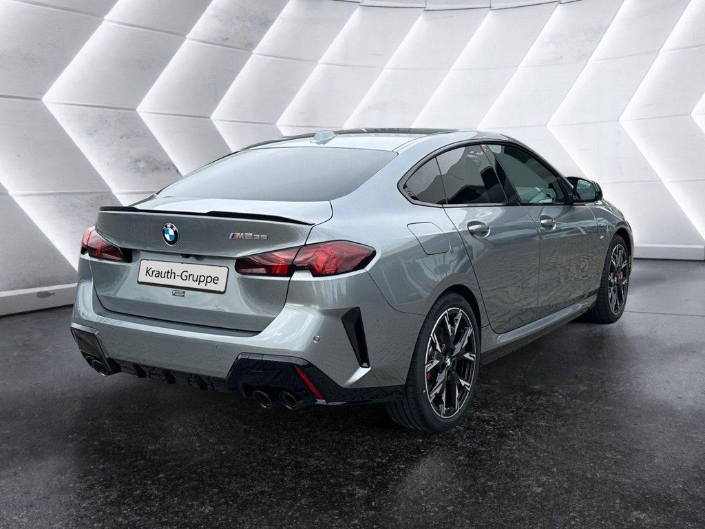 BMW M235