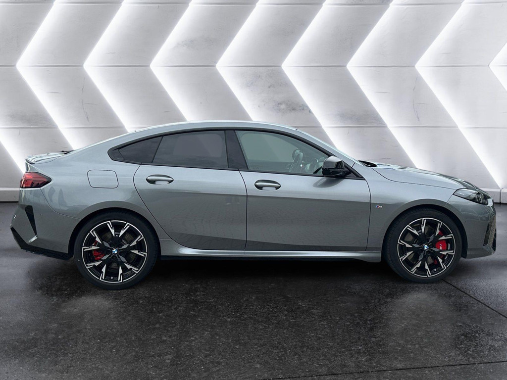 BMW M235