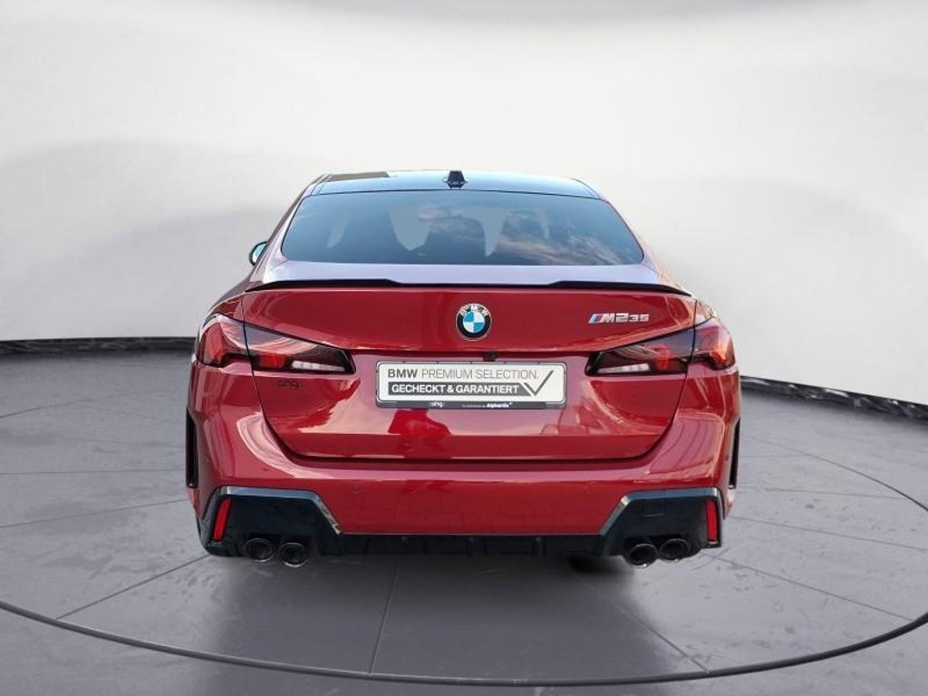 BMW M235