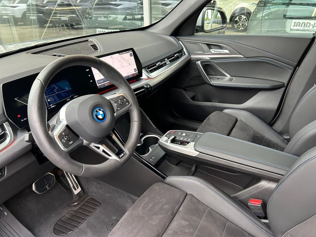 BMW iX1