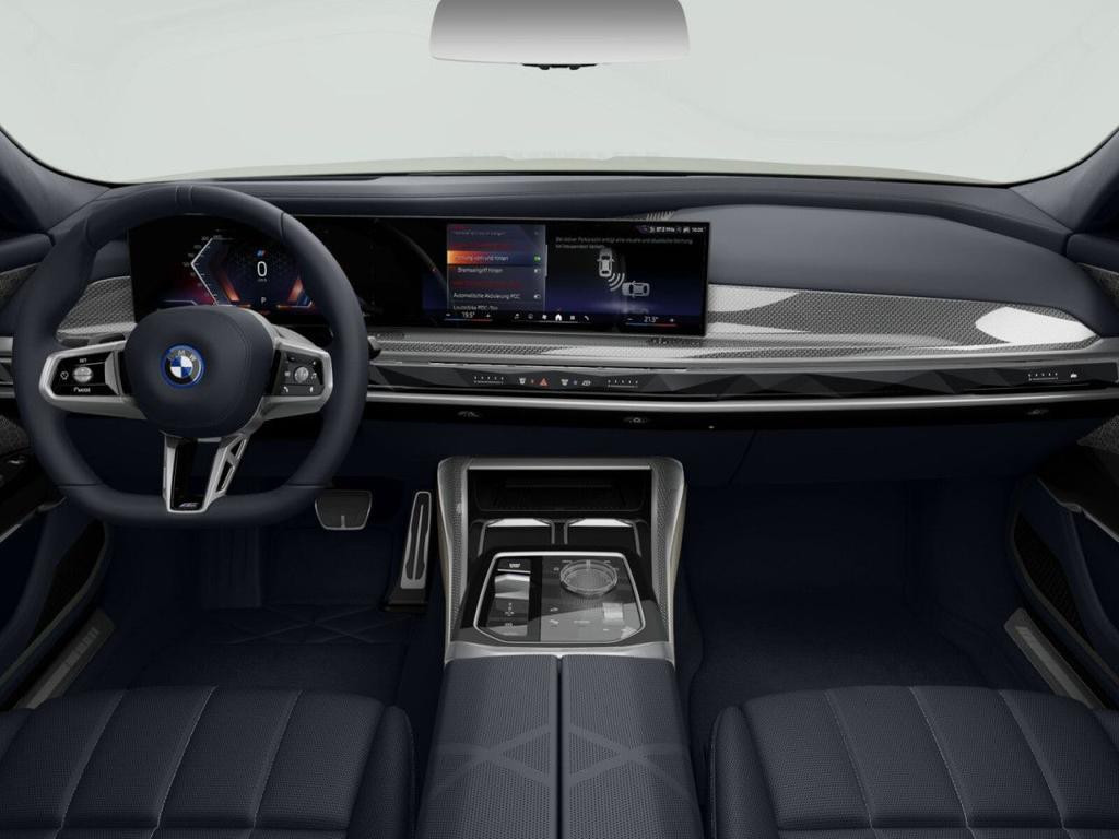 BMW i7
