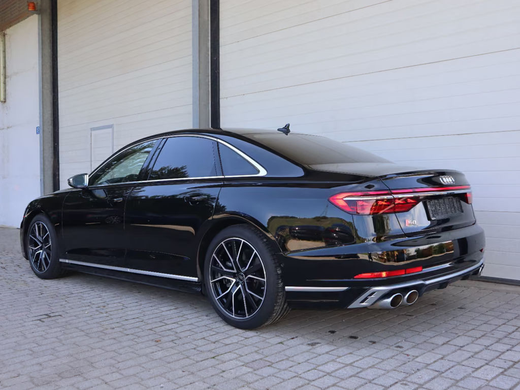 Audi S8