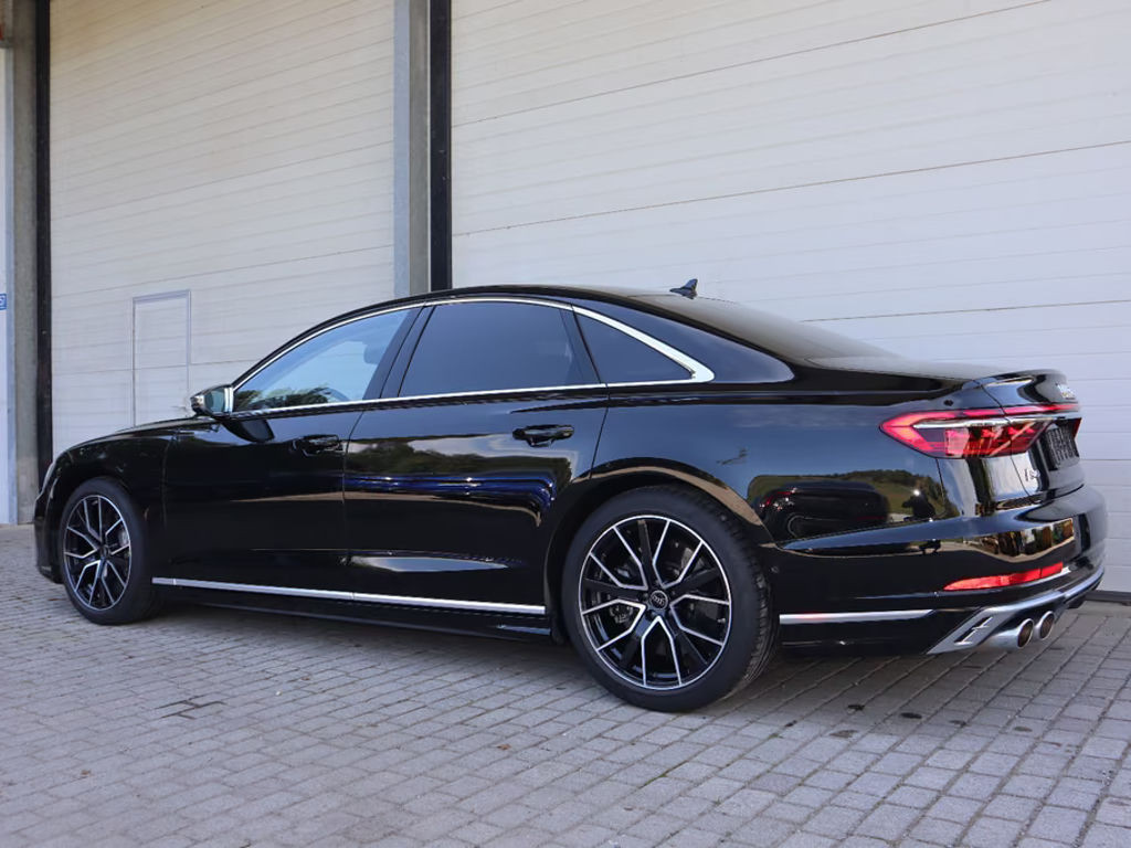 Audi S8
