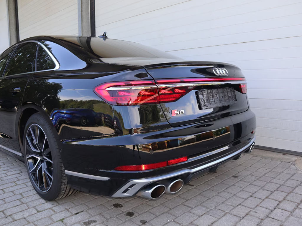 Audi S8