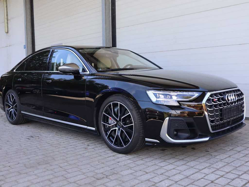 Audi S8
