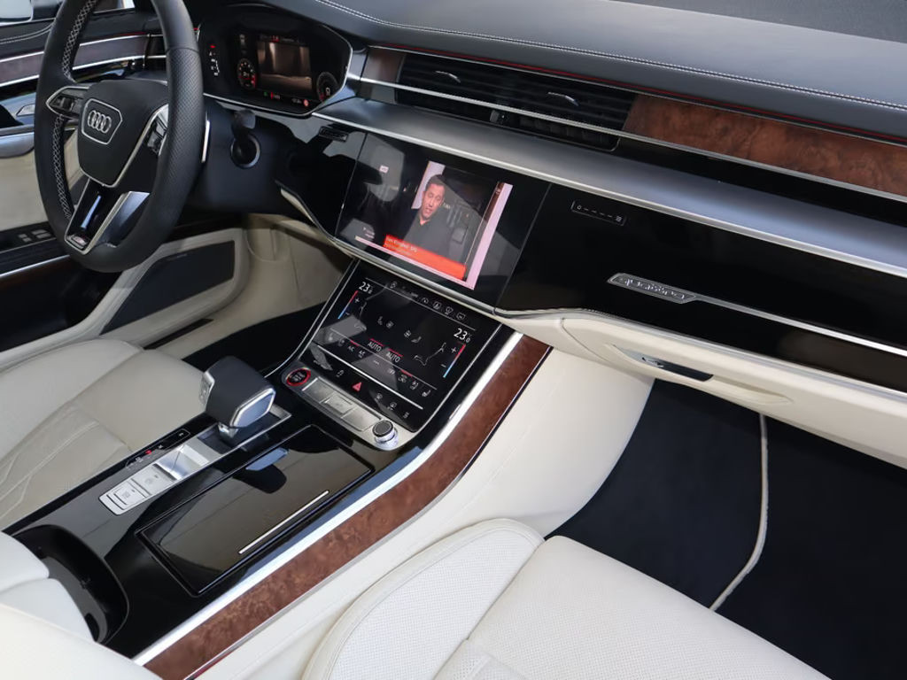 Audi S8