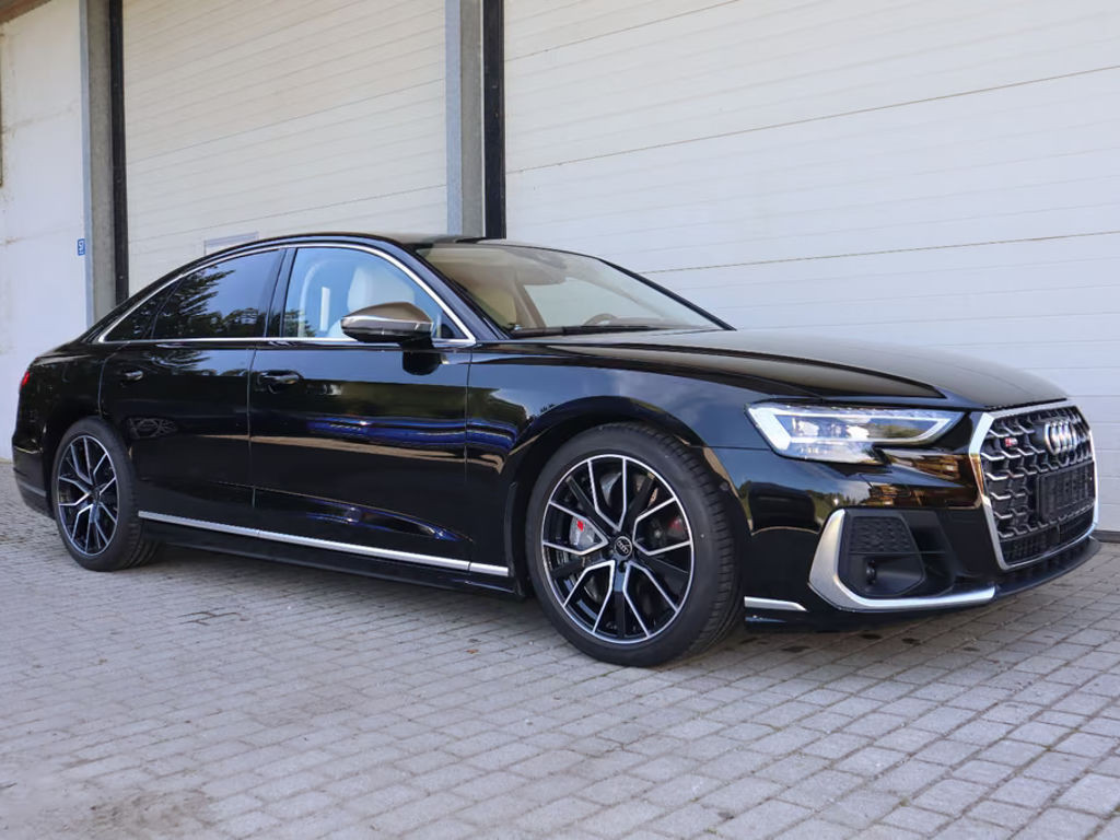 Audi S8