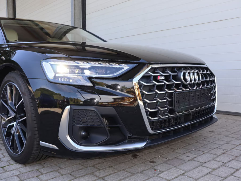 Audi S8