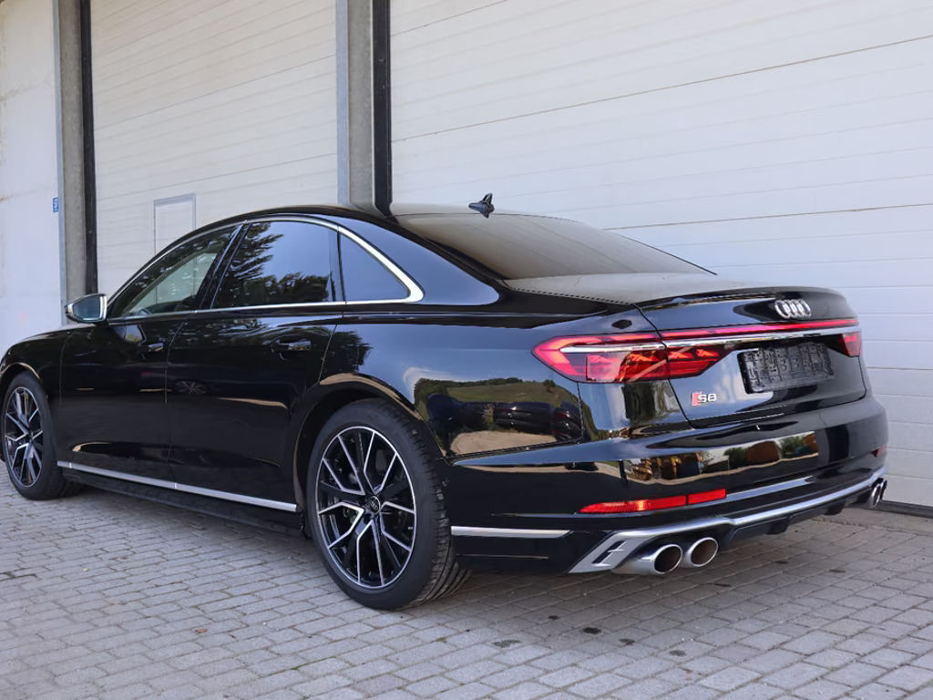 Audi S8