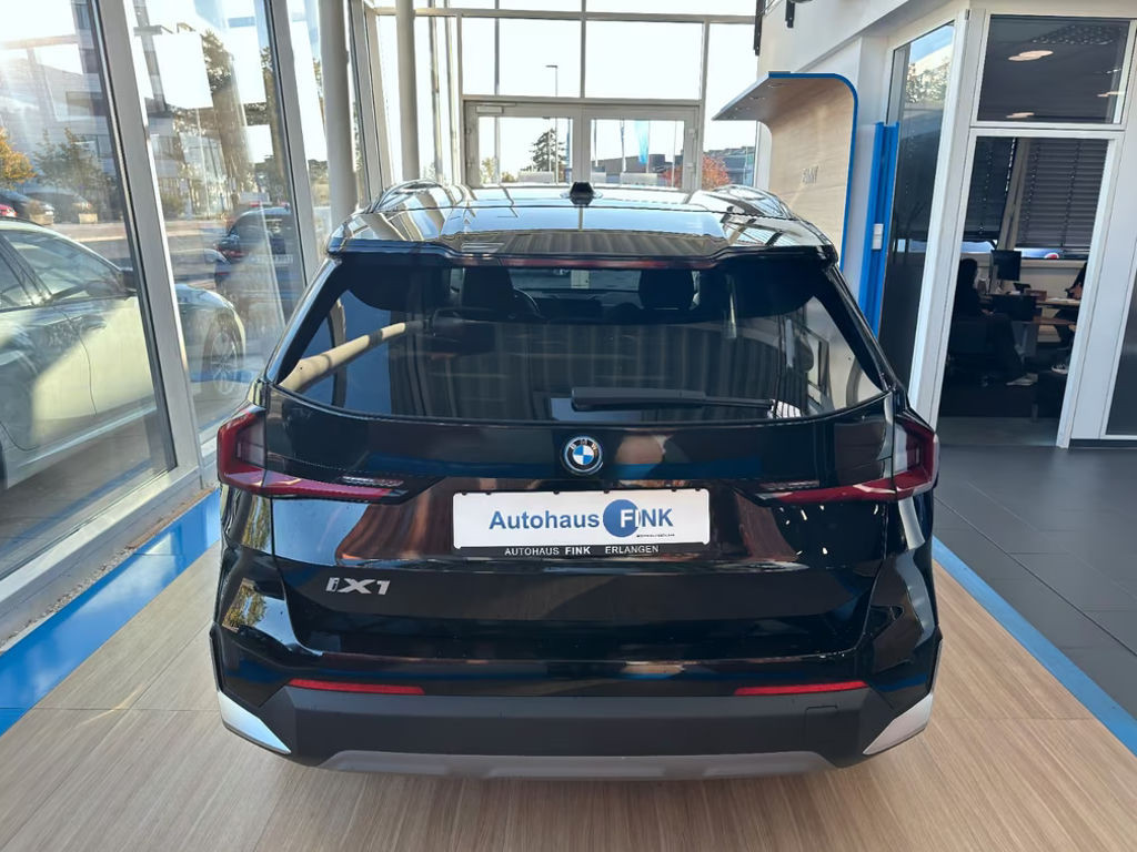 BMW iX1