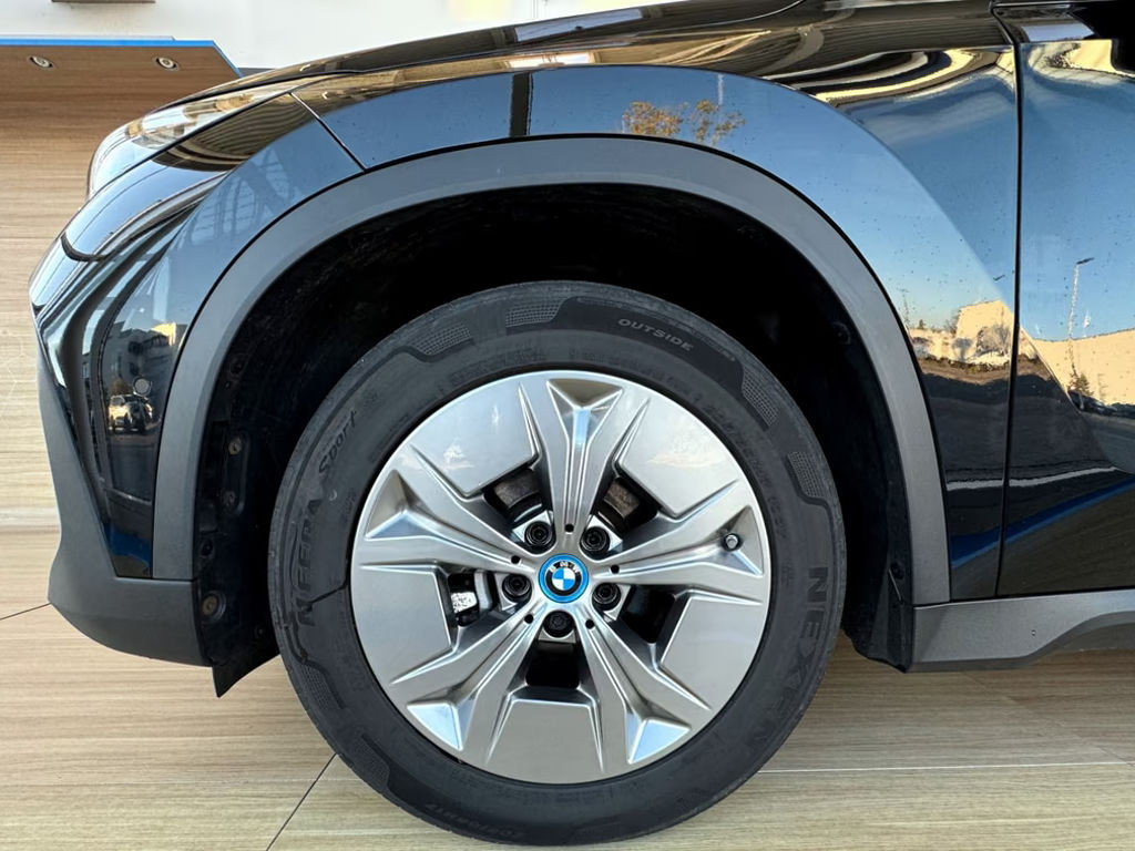 BMW iX1