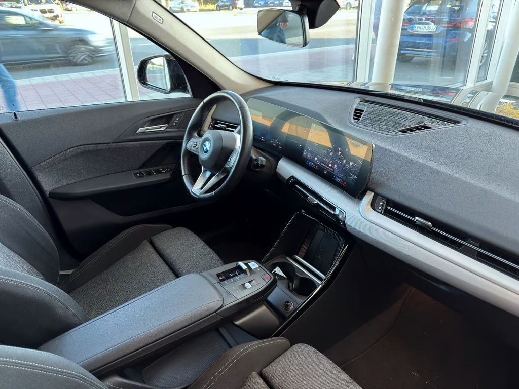 BMW iX1