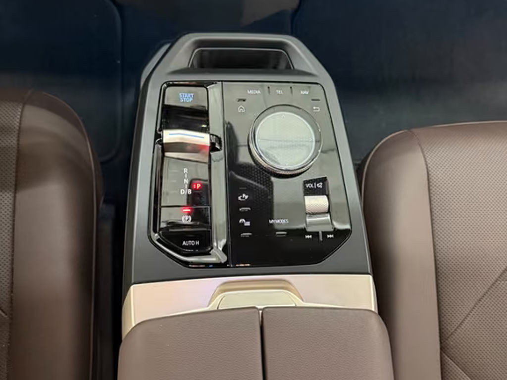 BMW iX