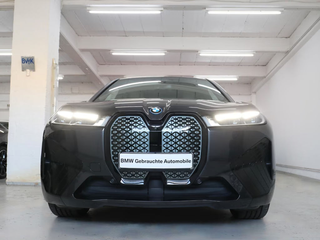 BMW iX