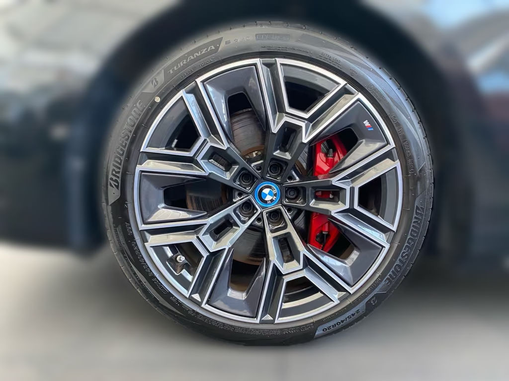 BMW i5