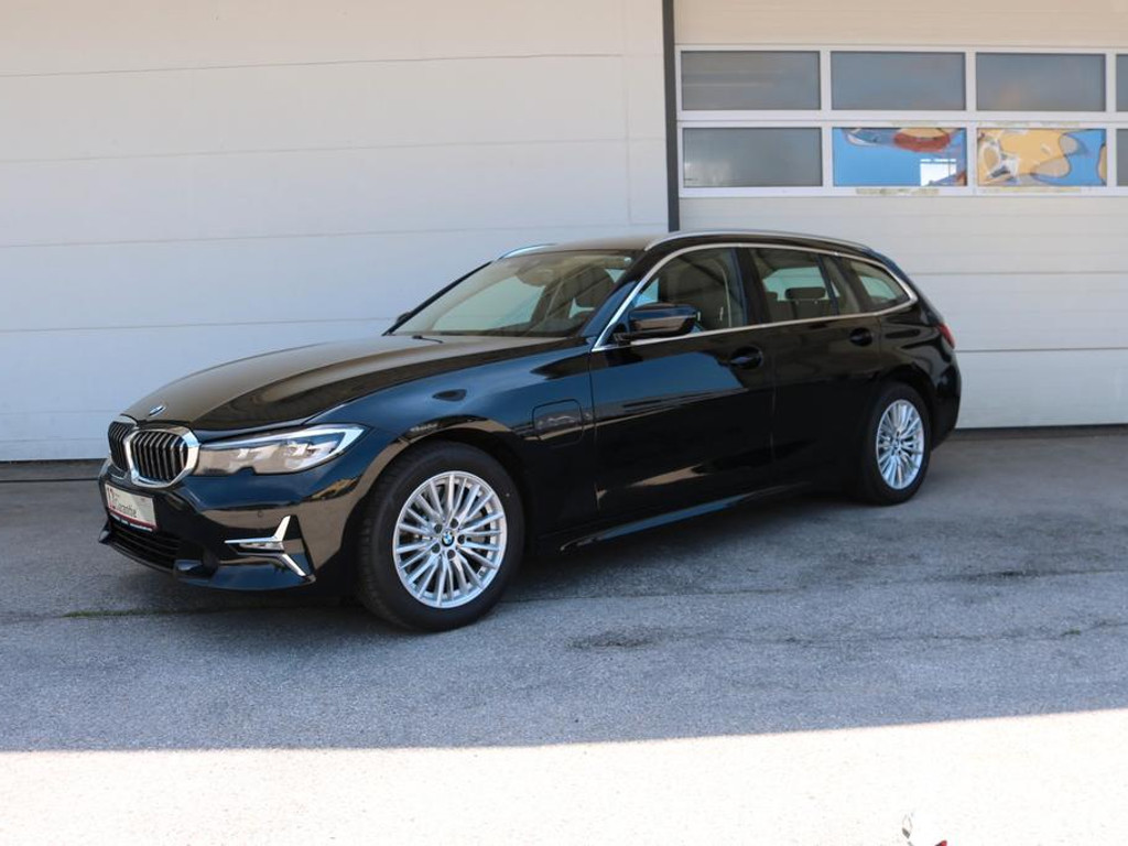 BMW 3 Serie 330 Luxury Line Touring 330e