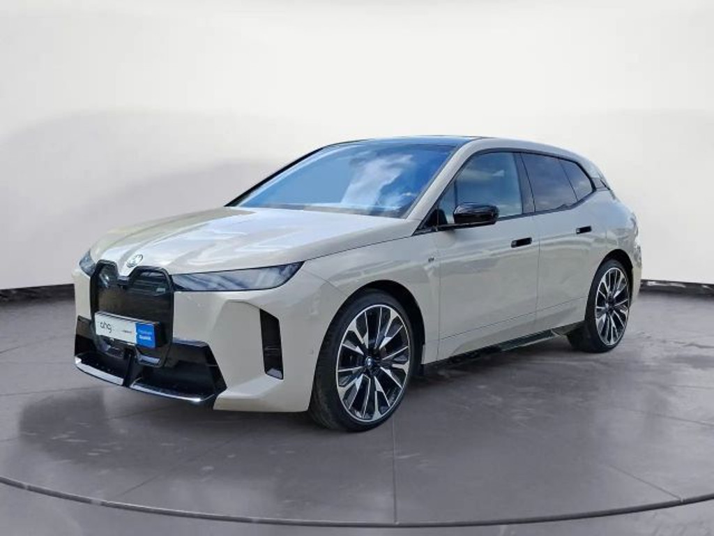 BMW iX M70
