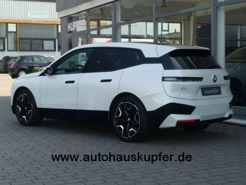 BMW iX