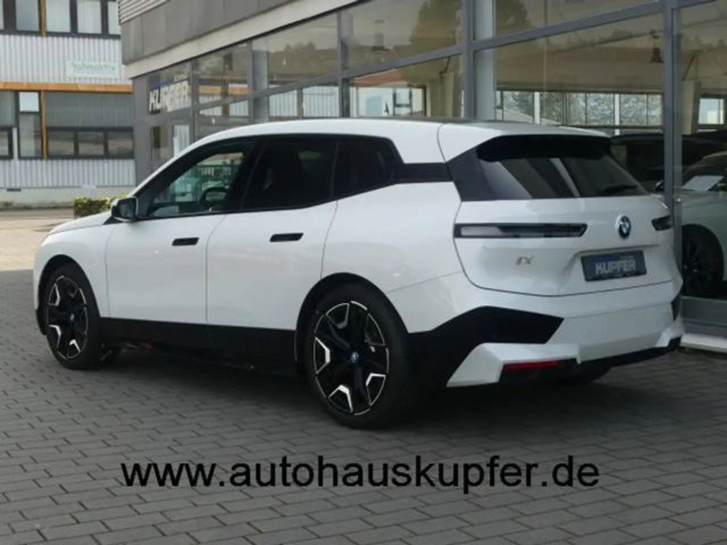 BMW iX