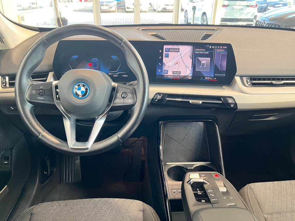 BMW iX1