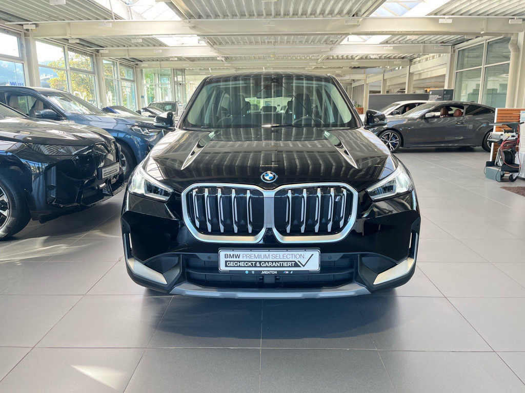 BMW iX1