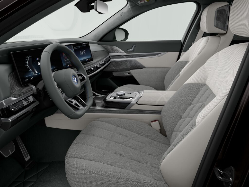BMW i7