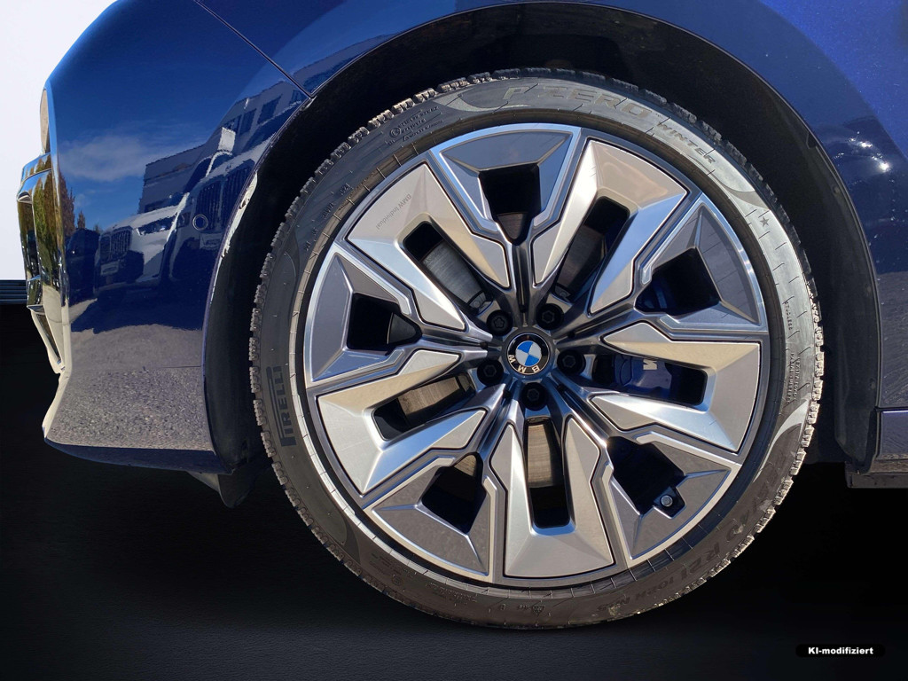 BMW i7