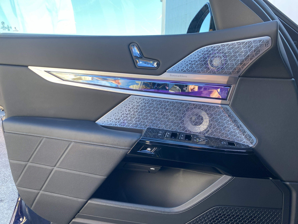BMW i7