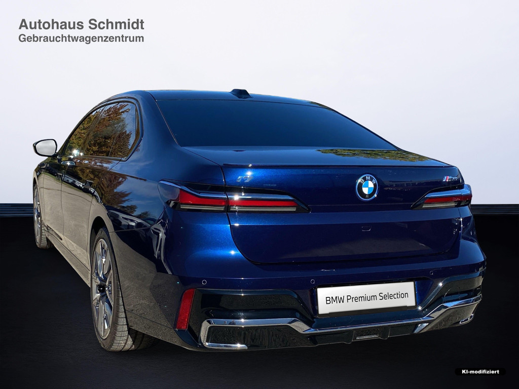 BMW i7