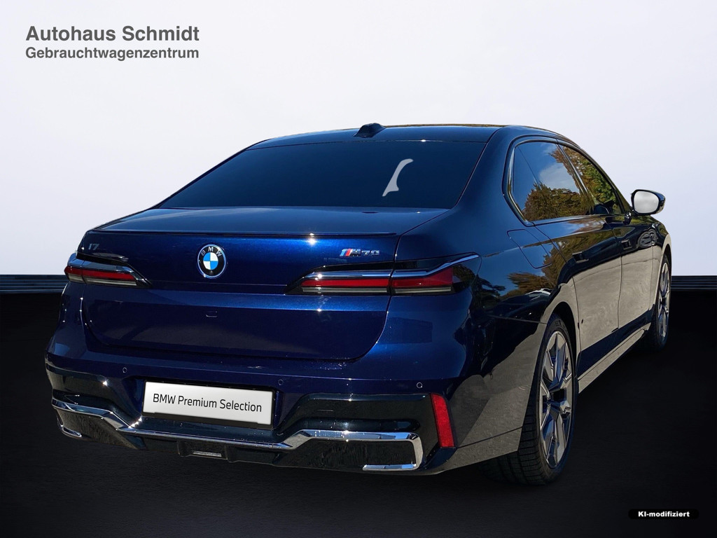 BMW i7
