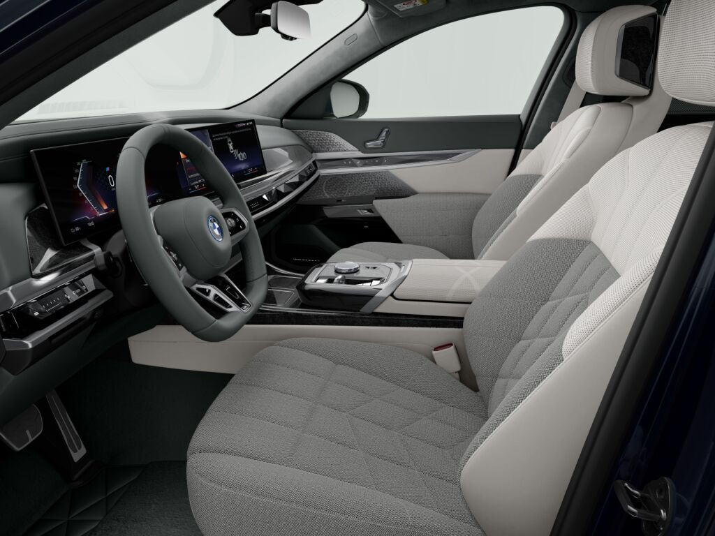 BMW i7