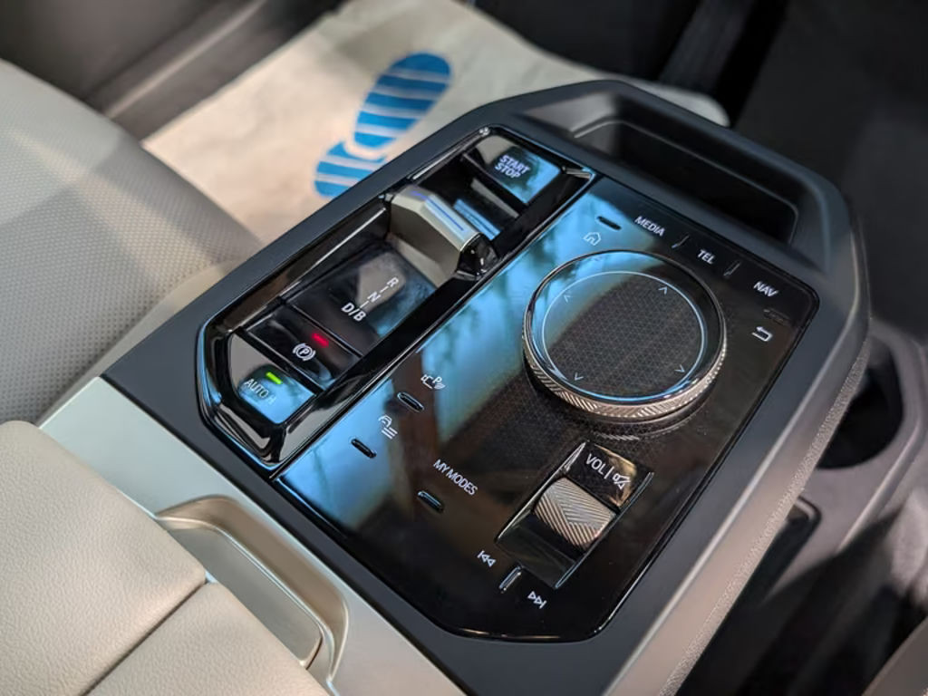 BMW iX