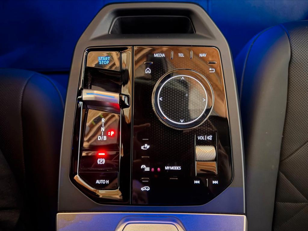 BMW iX
